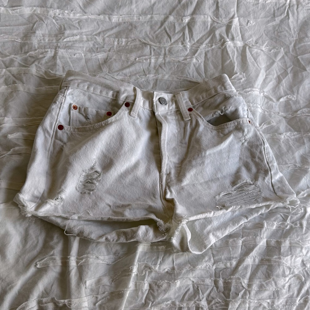 Levi’s Ribcage White Jean Shorts Size 26